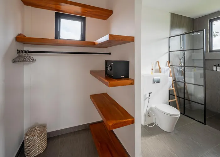 Charming Minimalist 2-bedroom With Private Pool *